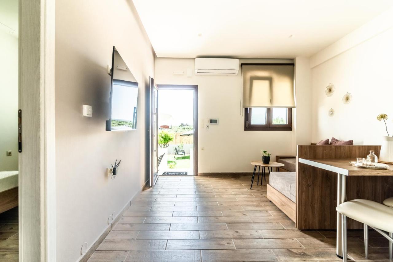 Cozy House With Pool Near Beach Gazi Bagian luar foto